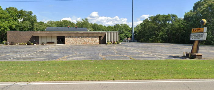 Lakeshore Lanes (Peats Cider Social) - Street View